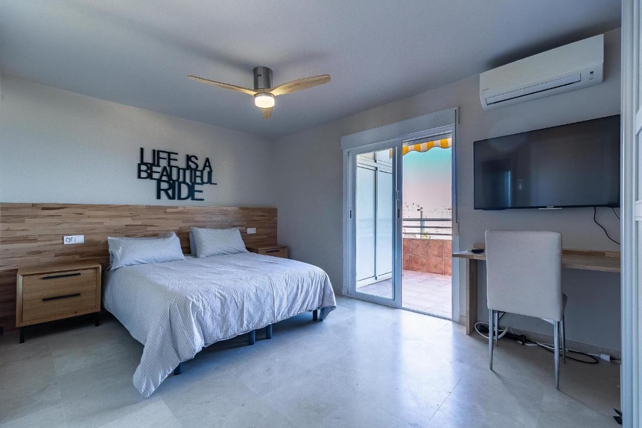 Vistas Azules -- Remodeled, Large Terrace, Spectacular Ocean Views And Beach Level Access Torremolinos Bagian luar foto